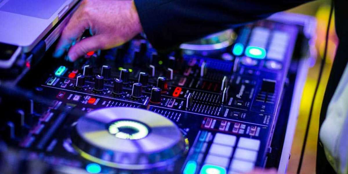 Experienced and Professional Wedding DJ Hire for Your Weddings