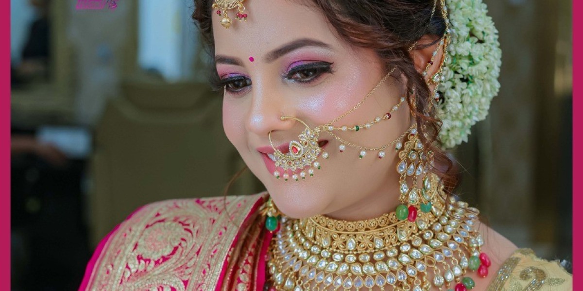 Dreaming Of A Stunning Engagement Makeover? Experience The Best Parlour In Patna!