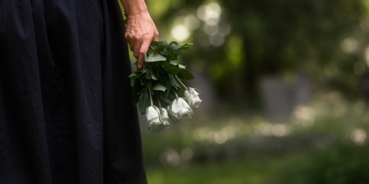 Honoring Loved Ones with a Compassionate Funeral Celebrant