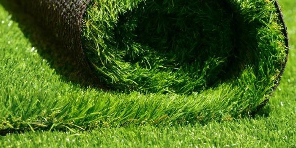 Benefits of Switching to Synthetic Turf for Your Lawn | Explained!